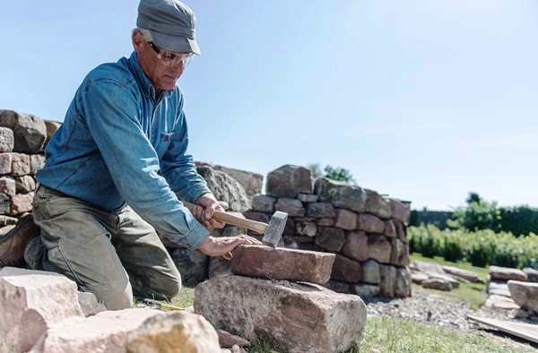 Artist Dan Snow at work