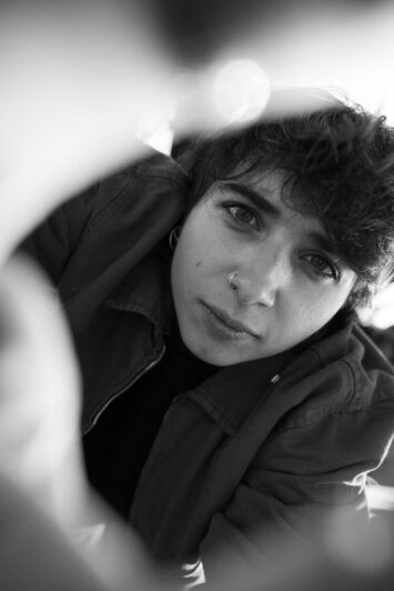 Less cantante