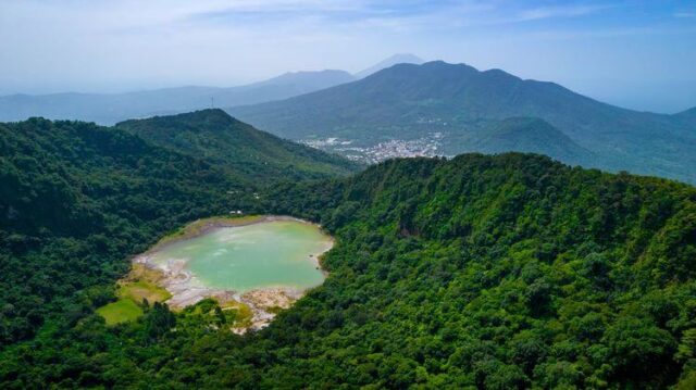 El Salvador Laguna de Alegría