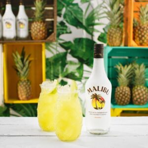 coctel malibu piña