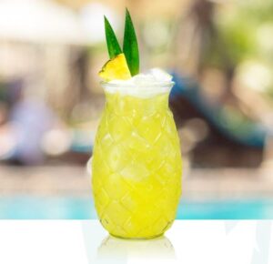 coctel malibu piña